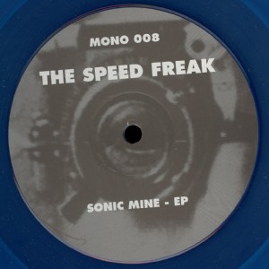 mono008a_blue