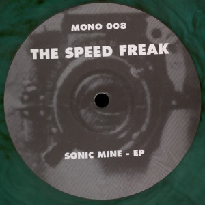 mono008a_green